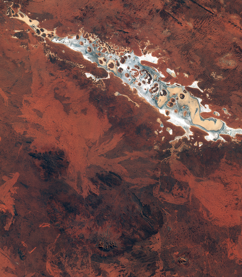 Illustration for article titled From Space, a Remote Salt Lake In the Middle of a Desert Looks Like an Alien World